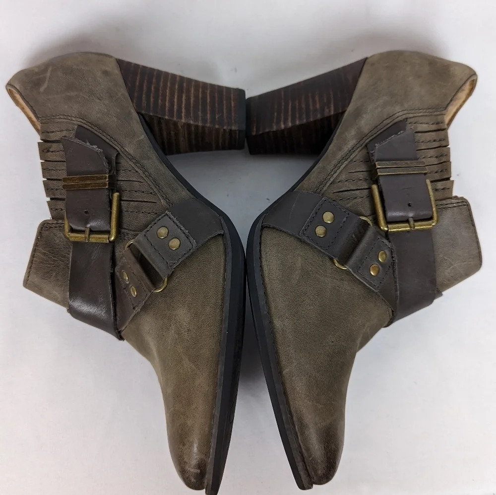 CLARKS Indigo Artisan Heath Woodlark Belted Buckle Ankle Boots Boho Punk Heel 9M - Picture 10 of 14